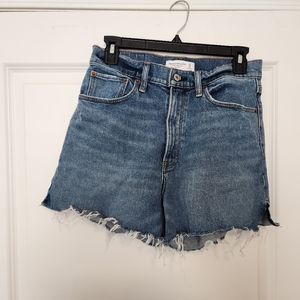 A&F Curve Love 4" mom short high rise